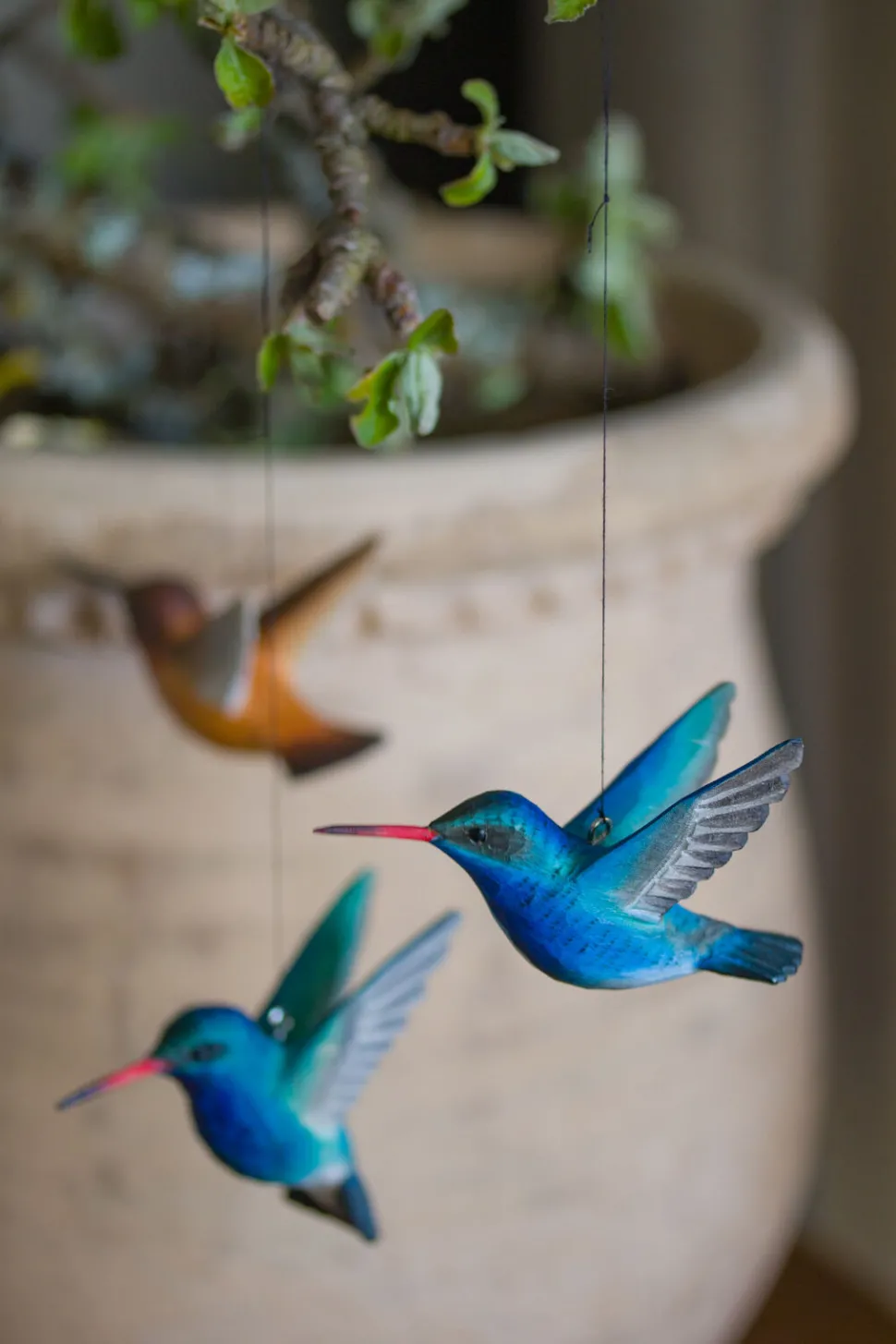Dekoracja drewniana wisząca kolibry niebieskie