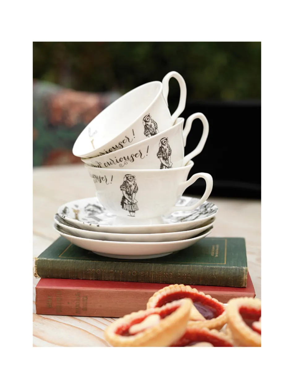 Filiżanka porcelanowa ze spodkiem Alicja w Krainie Czarów 210 ml