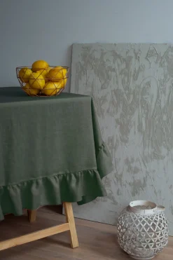 Obrus lniany z falbanką zielony