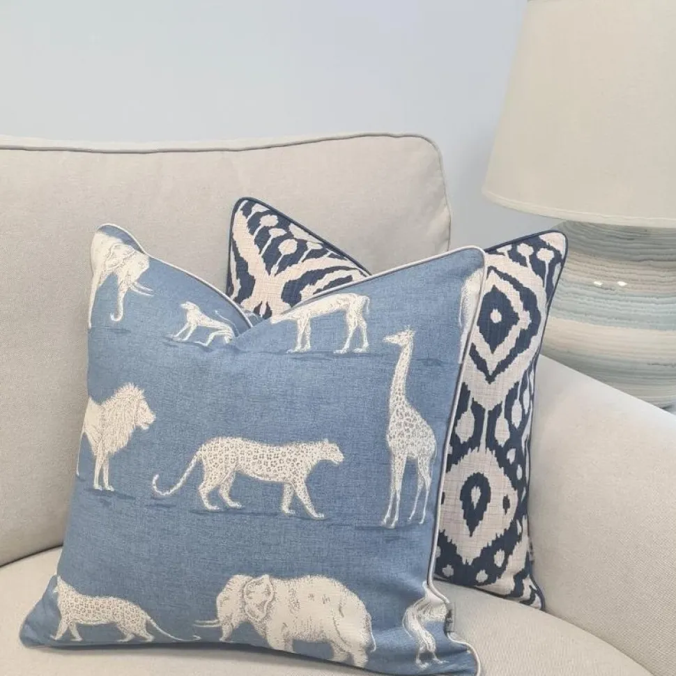 Poduszka dekoracyjna ornament granatowy lamówka