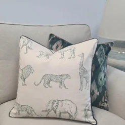 Poduszka dekoracyjna ornament zwierzęta sawanna kremowa zielona