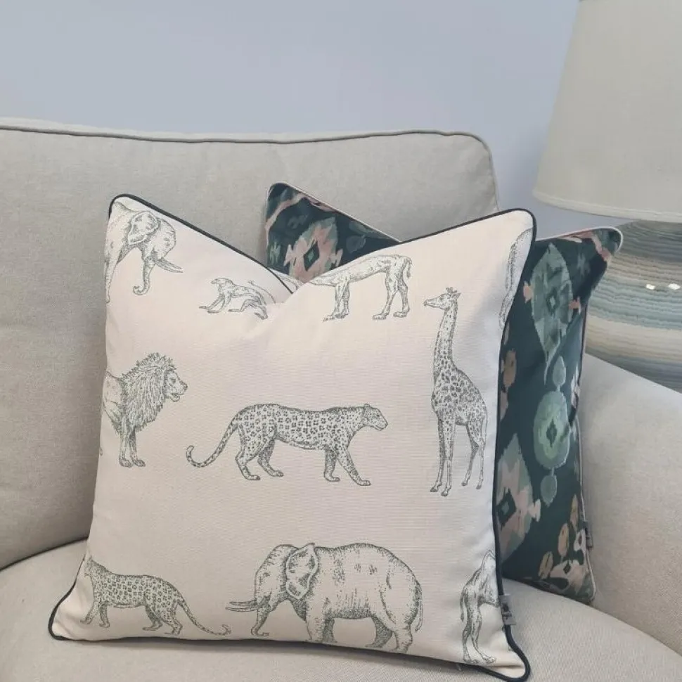 Poduszka dekoracyjna ornament zwierzęta sawanna kremowa zielona