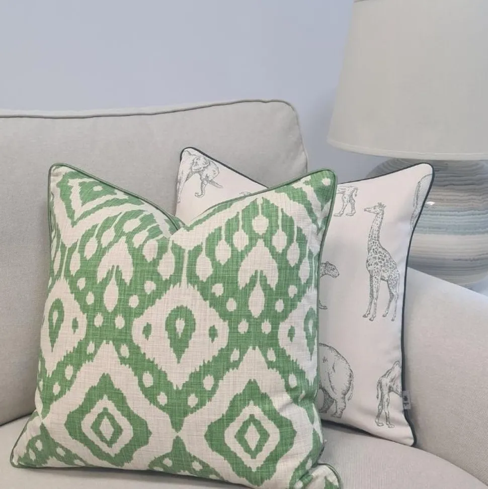 Poduszka dekoracyjna ornament zwierzęta sawanna kremowa zielona
