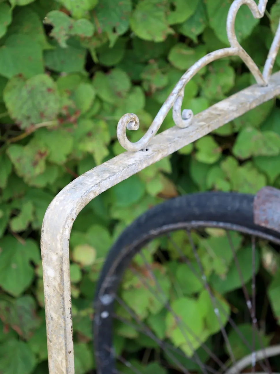 Stojak na rowery metalowy postarzany Chic Antique