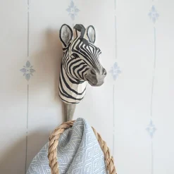 Wieszak drewniany ręcznie robiony zebra